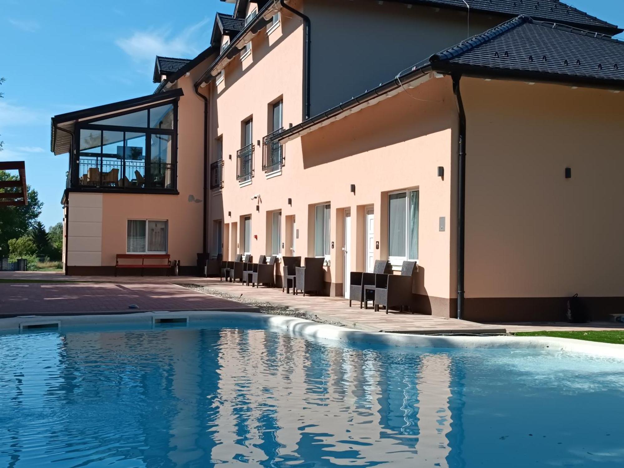 Navigator Hotel Palic Ngoại thất bức ảnh